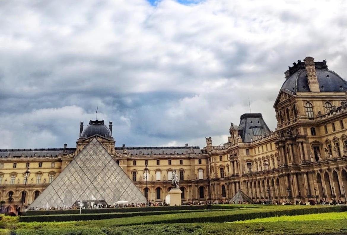 Apartment Proche Champs Elysee 8e Paris