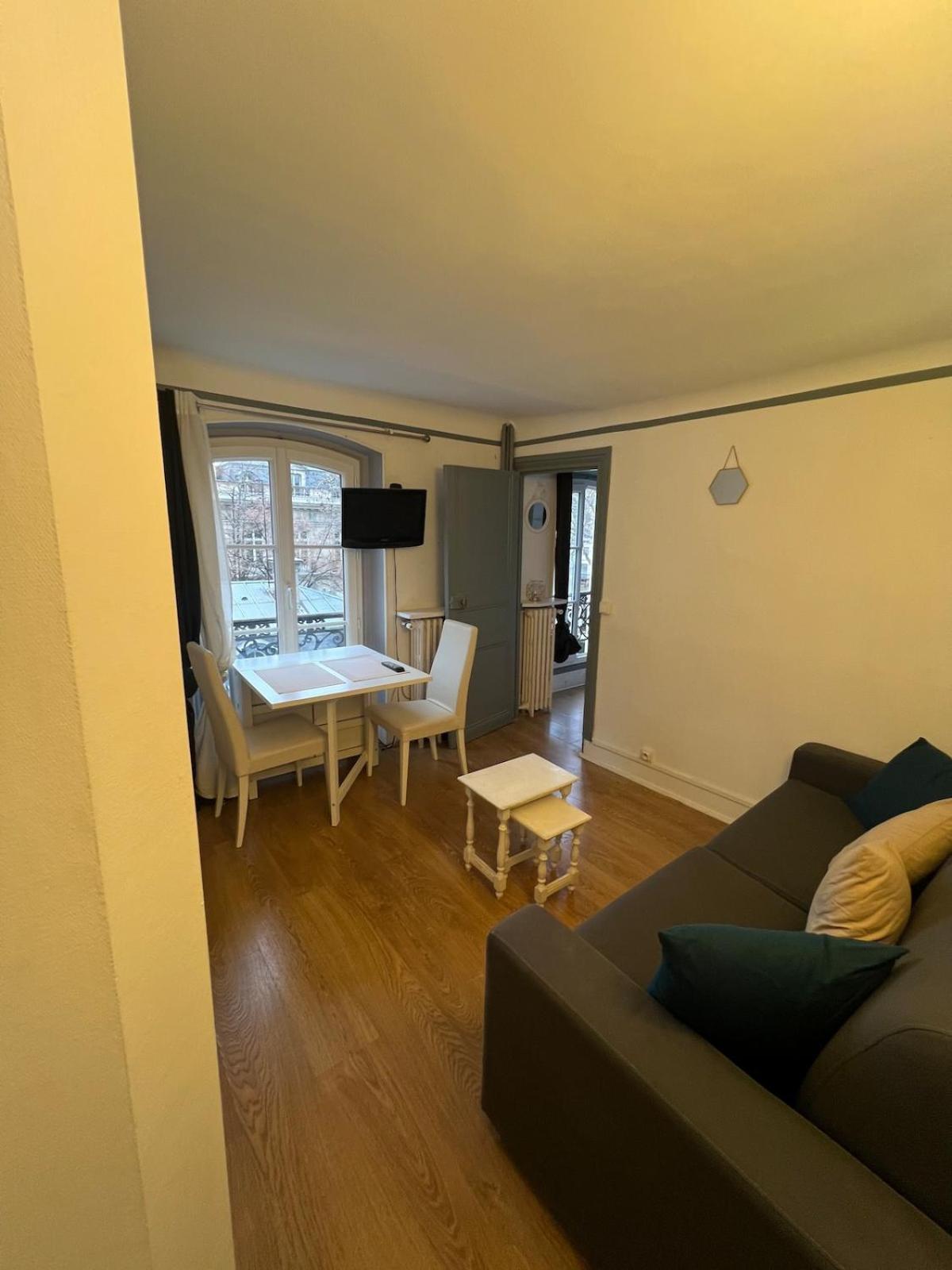 Apartment Proche Champs Elysee 8e Paris