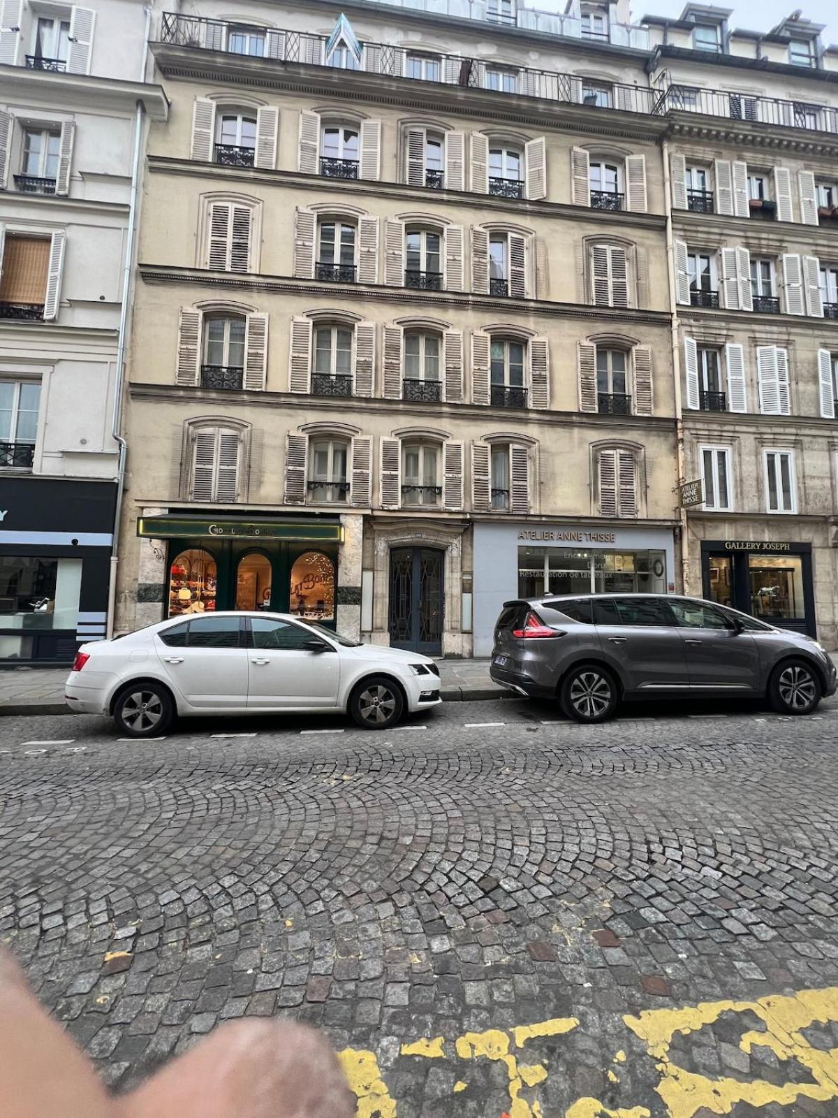 Proche Champs Elysee 8e * Paris