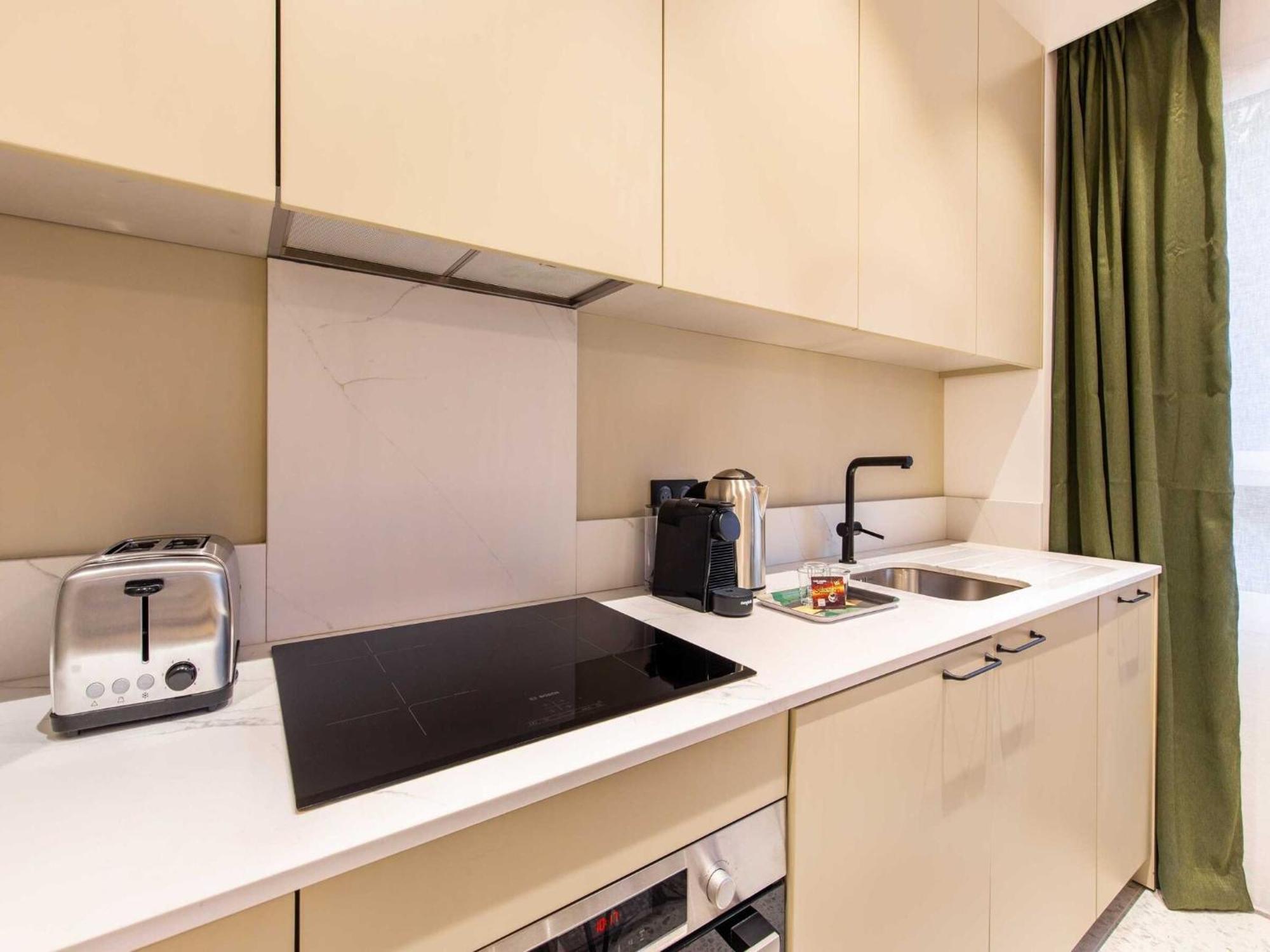 Apartment Appt Design 2br 6p - Mute - Mobility Lease *