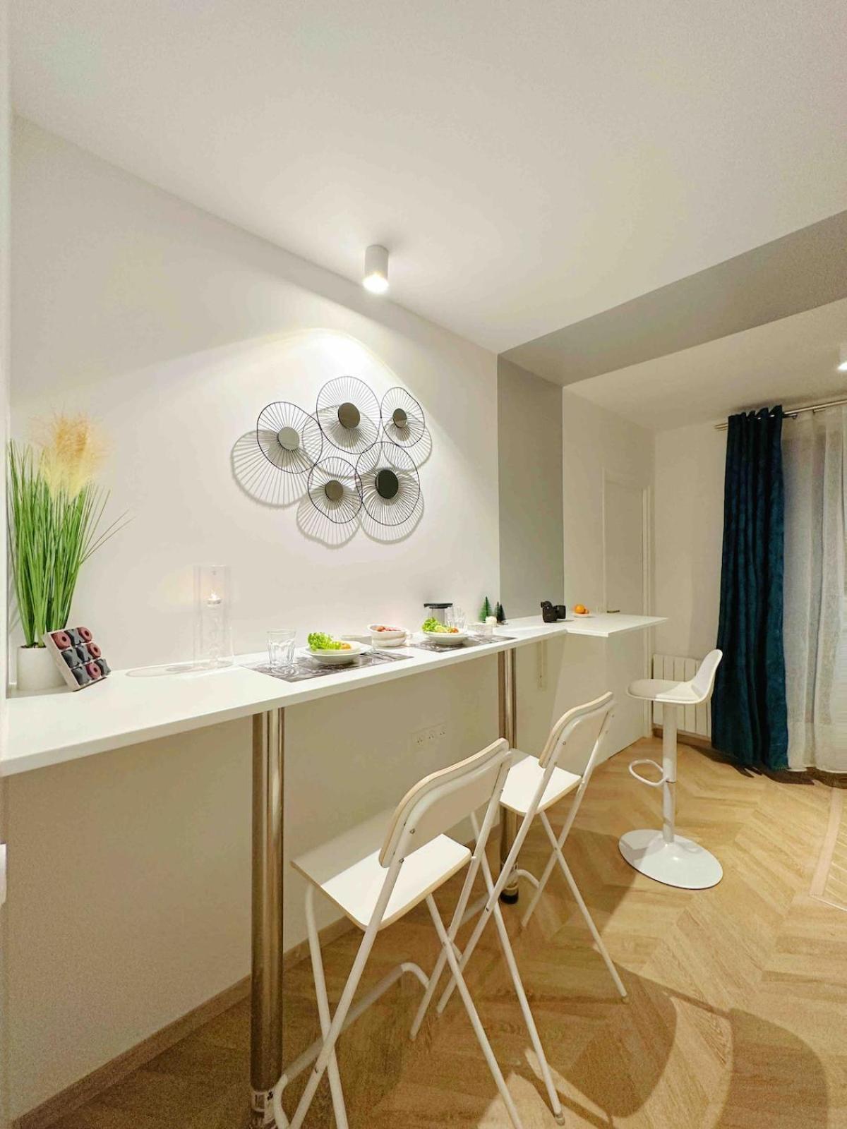 - Chic - Calm - Designed - Apartment Paris