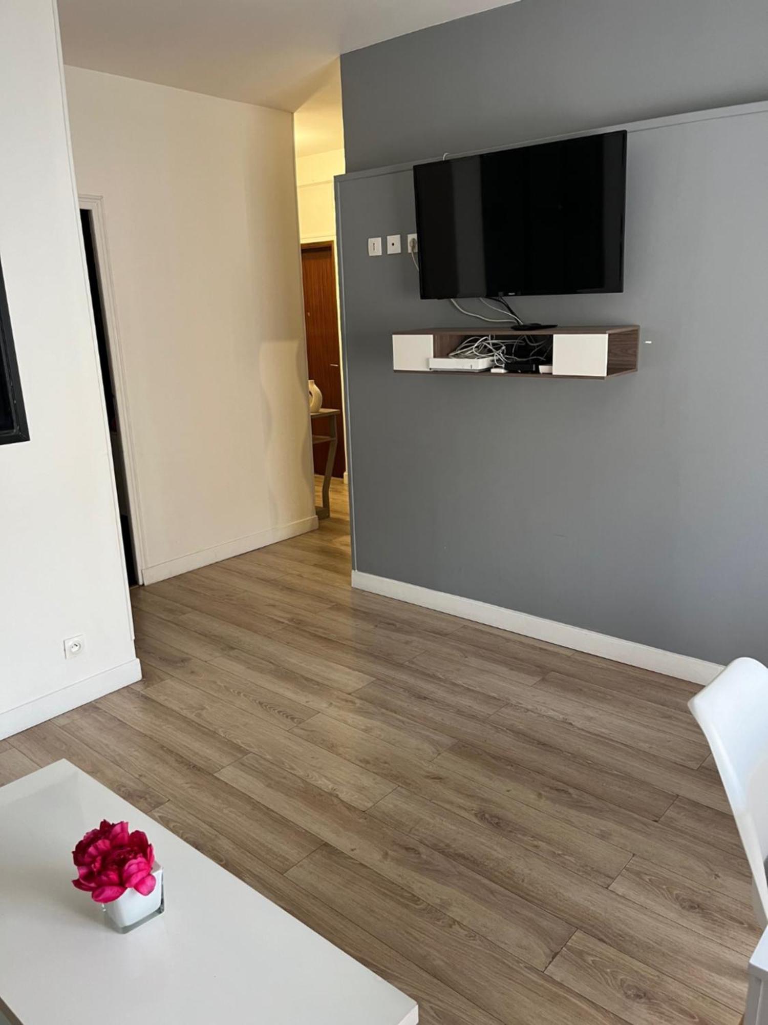 Proche Tour Eiffel Apartamento *