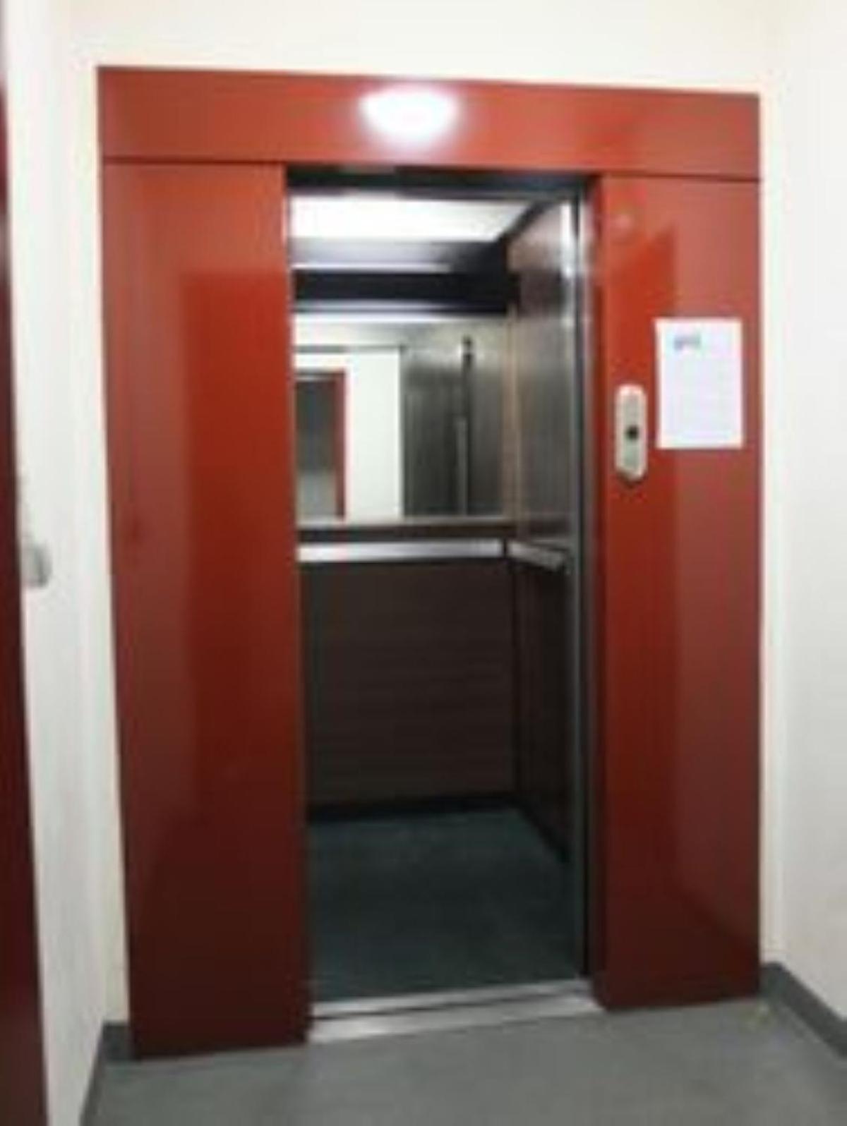 Modern Cozy Flat In The Marais Parking