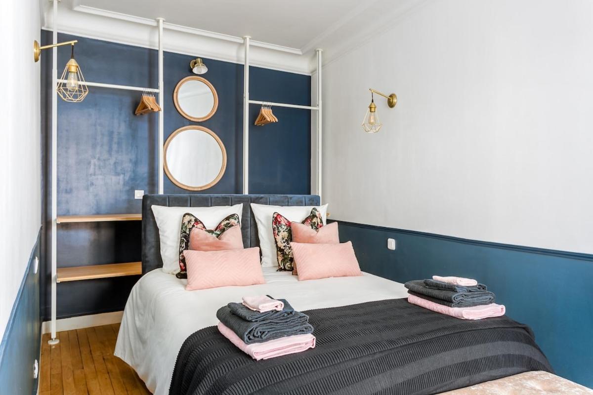 V3 Vibrant Luxurious Steps From Trocadero Paris