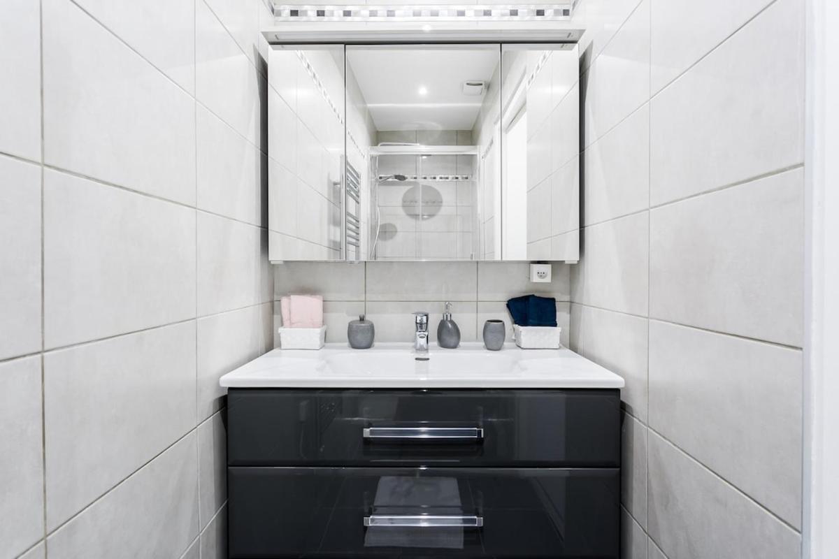 Apartment V3 Vibrant Luxurious Steps From Trocadero