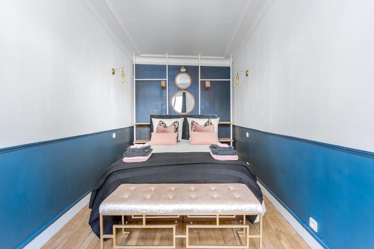 V3 Vibrant Luxurious Steps From Trocadero Apartment Paris