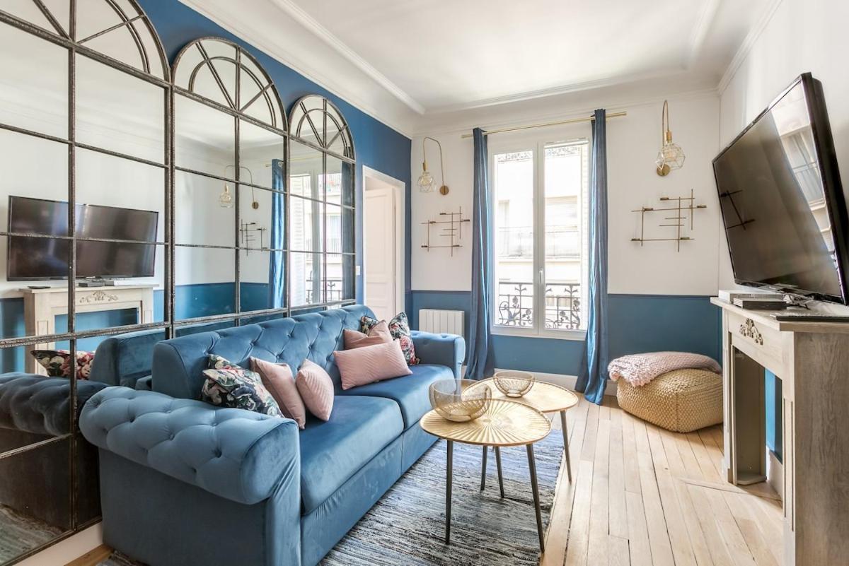 V3 Vibrant Luxurious Steps From Trocadero Apartment Paris