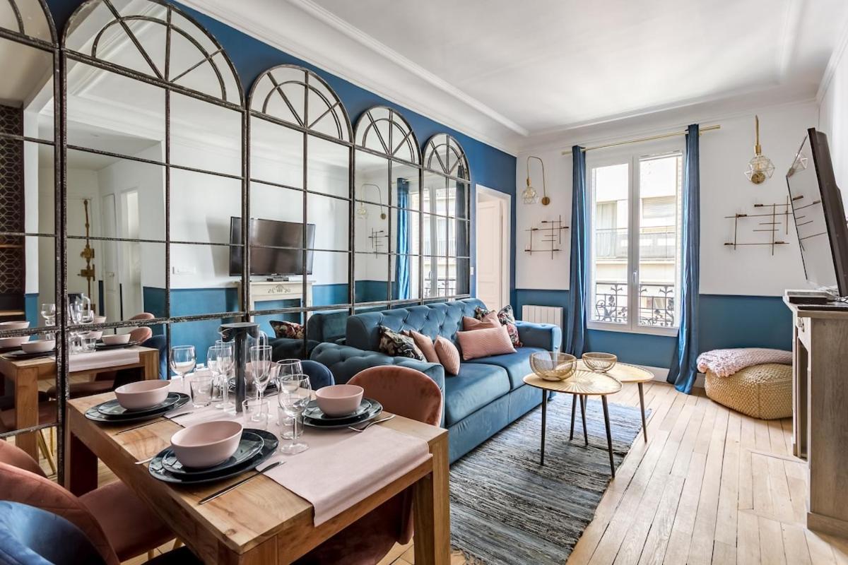 V3 Vibrant Luxurious Steps From Trocadero Apartment