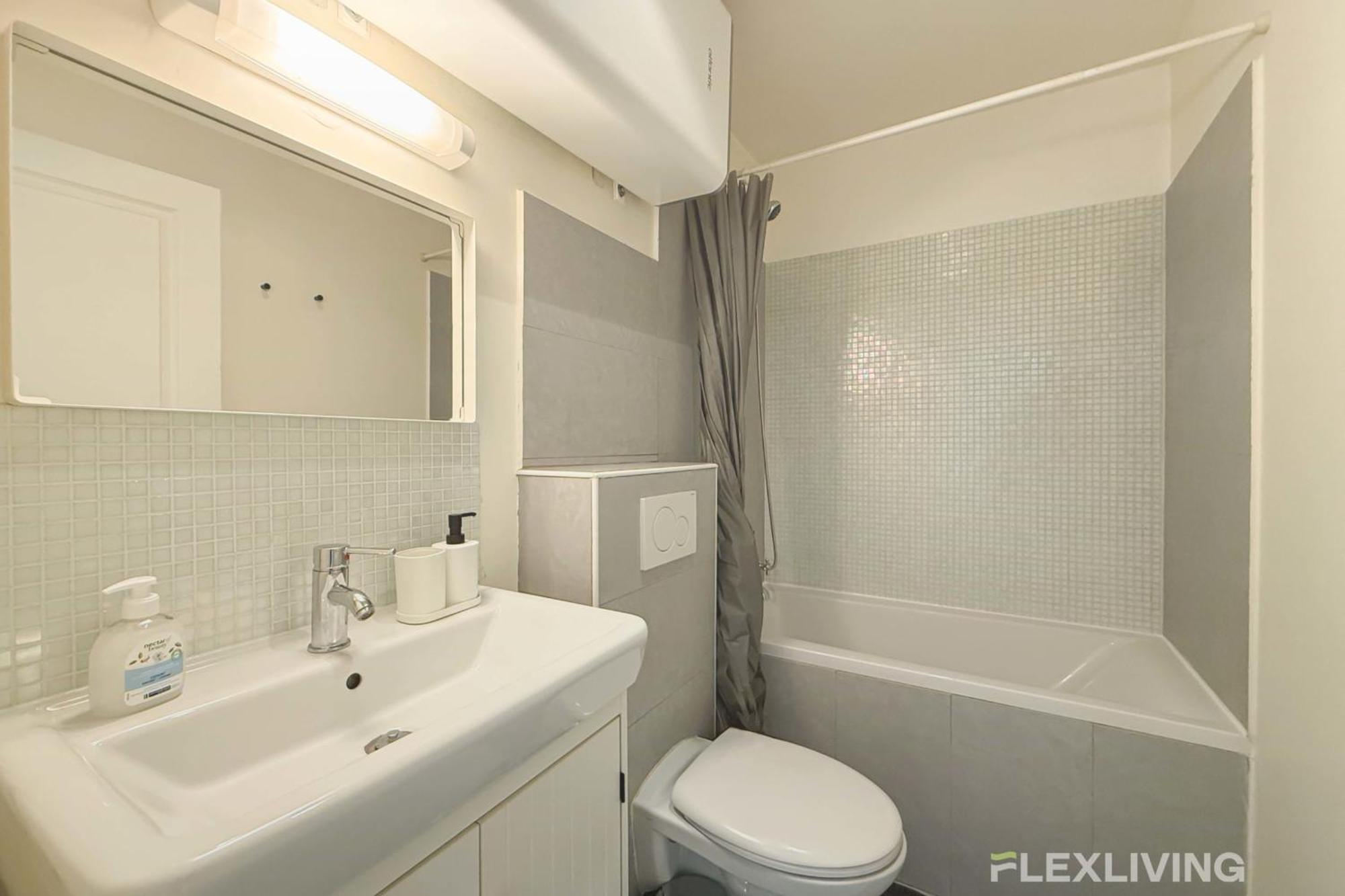 Flexliving - One-bedroom - Caplat Apartment