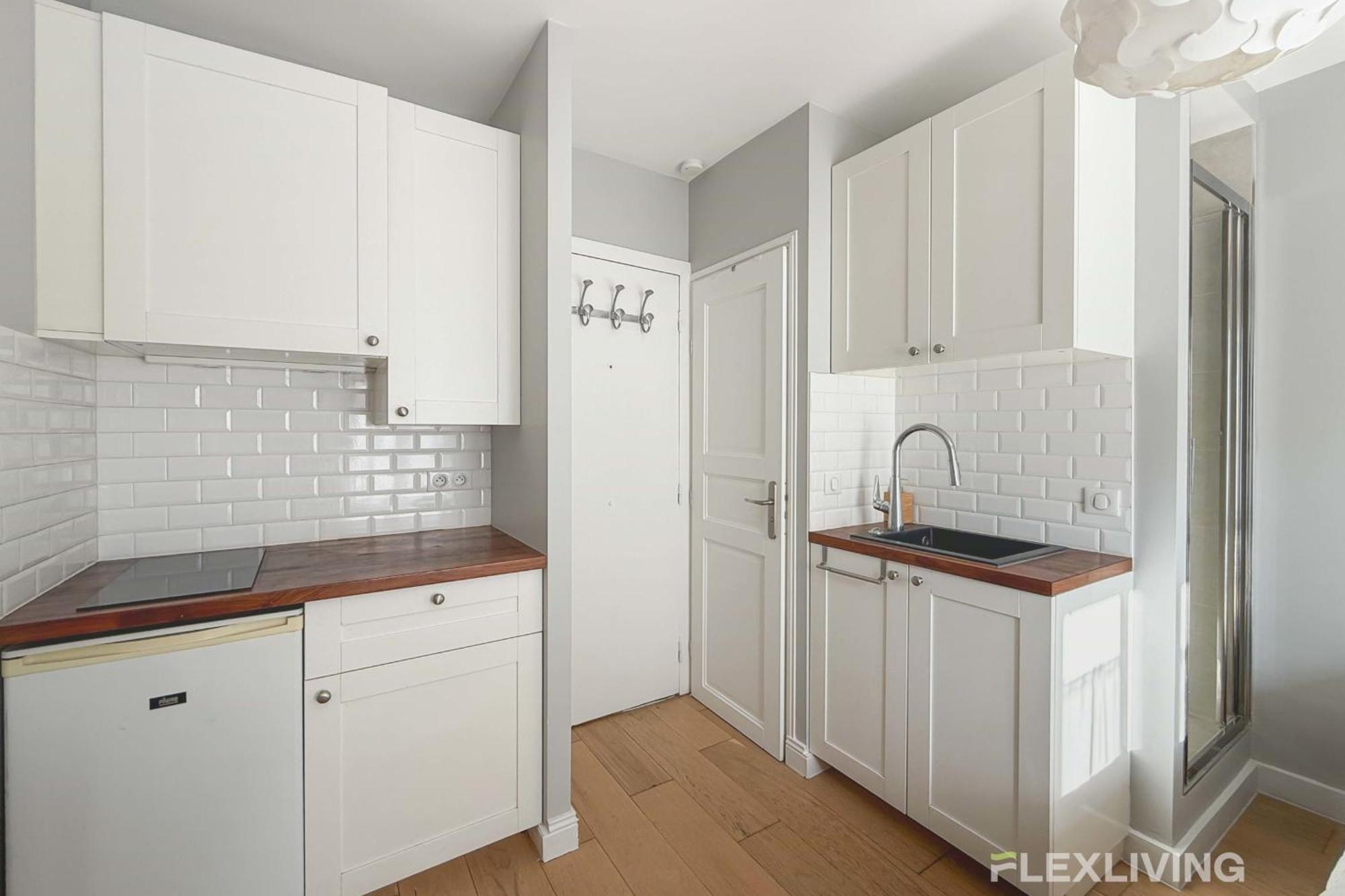 Chabrol - Beautiful Bright And Fully Equipped T1 Apartamento Paris