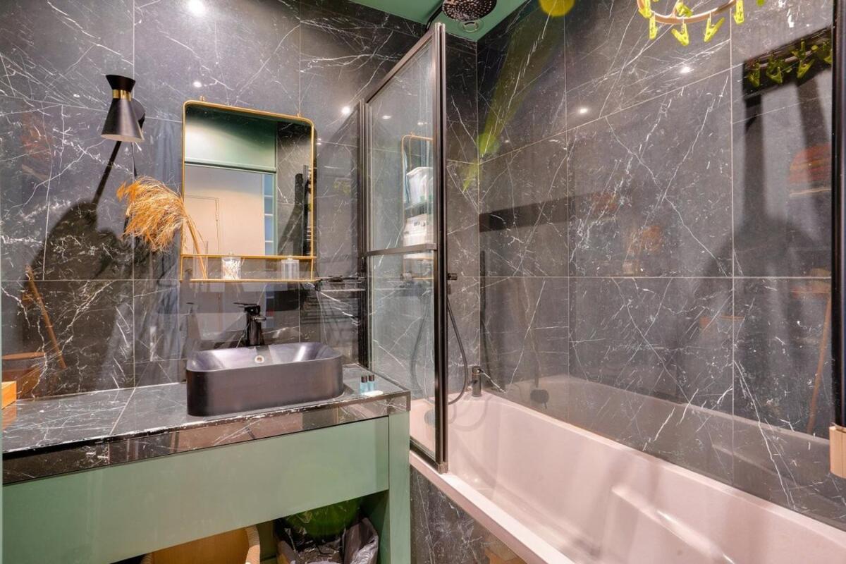 1br Flat With Balcony Near The Eiffel Tower