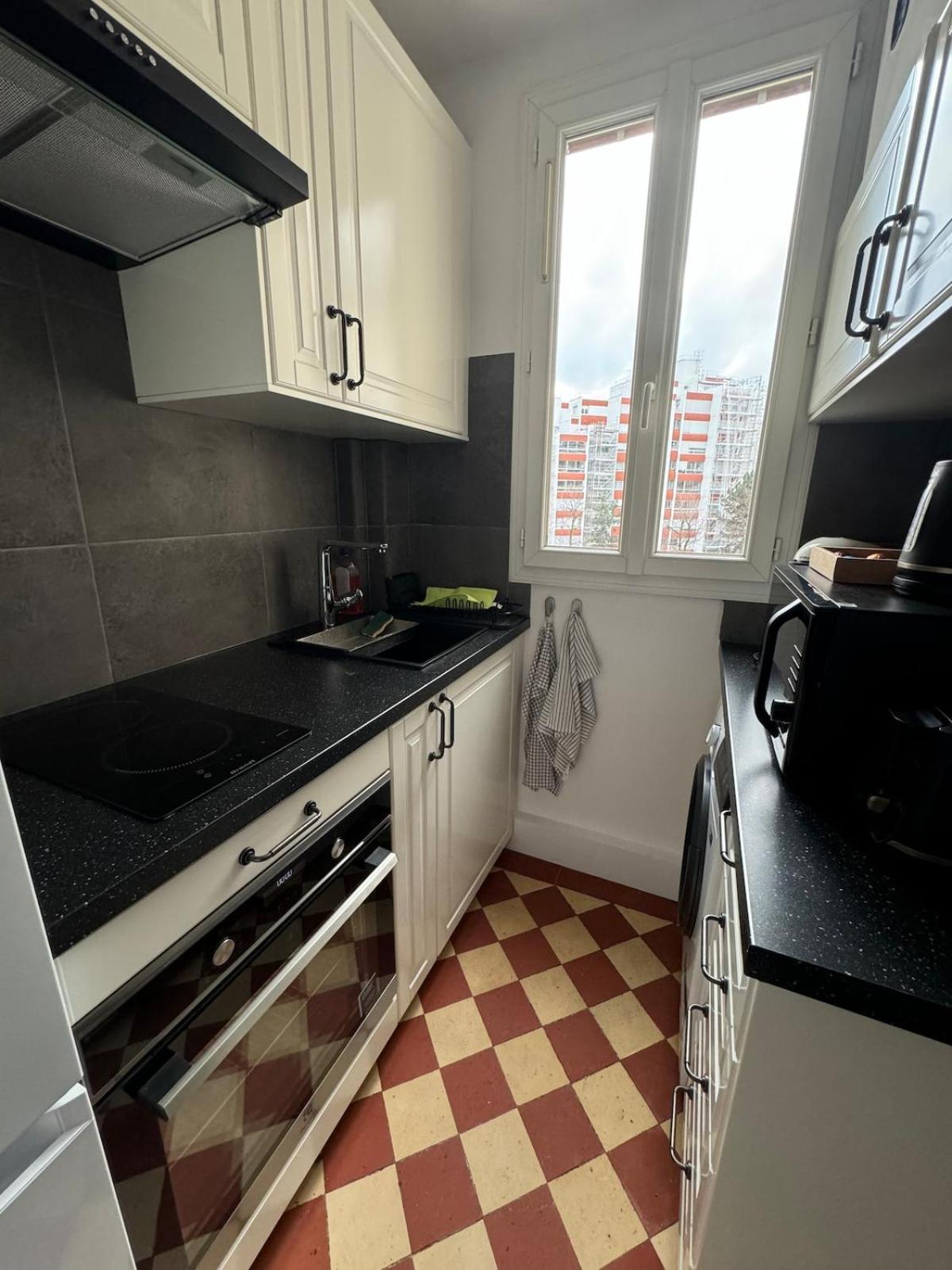 Superbe 2p Renove A Neuf, 15, Proche De Paris