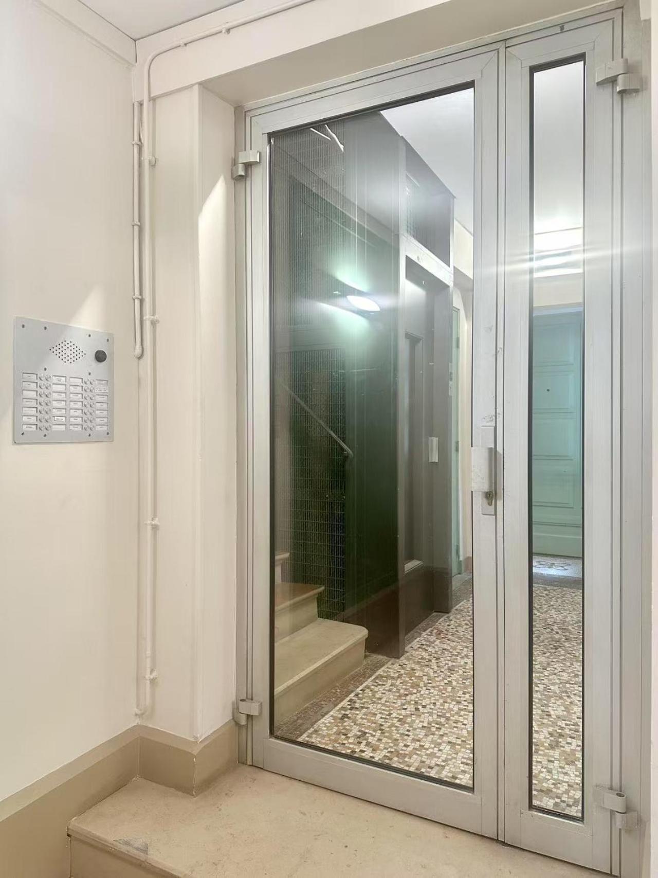 Apartment Stylish Steps From Montmartre In Clauzel *