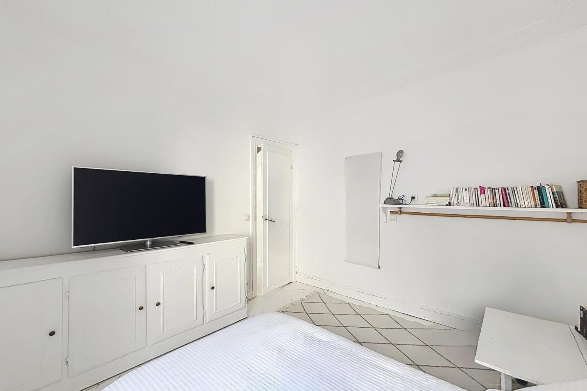 Spacious Near Bastille & Le Marais Apartment