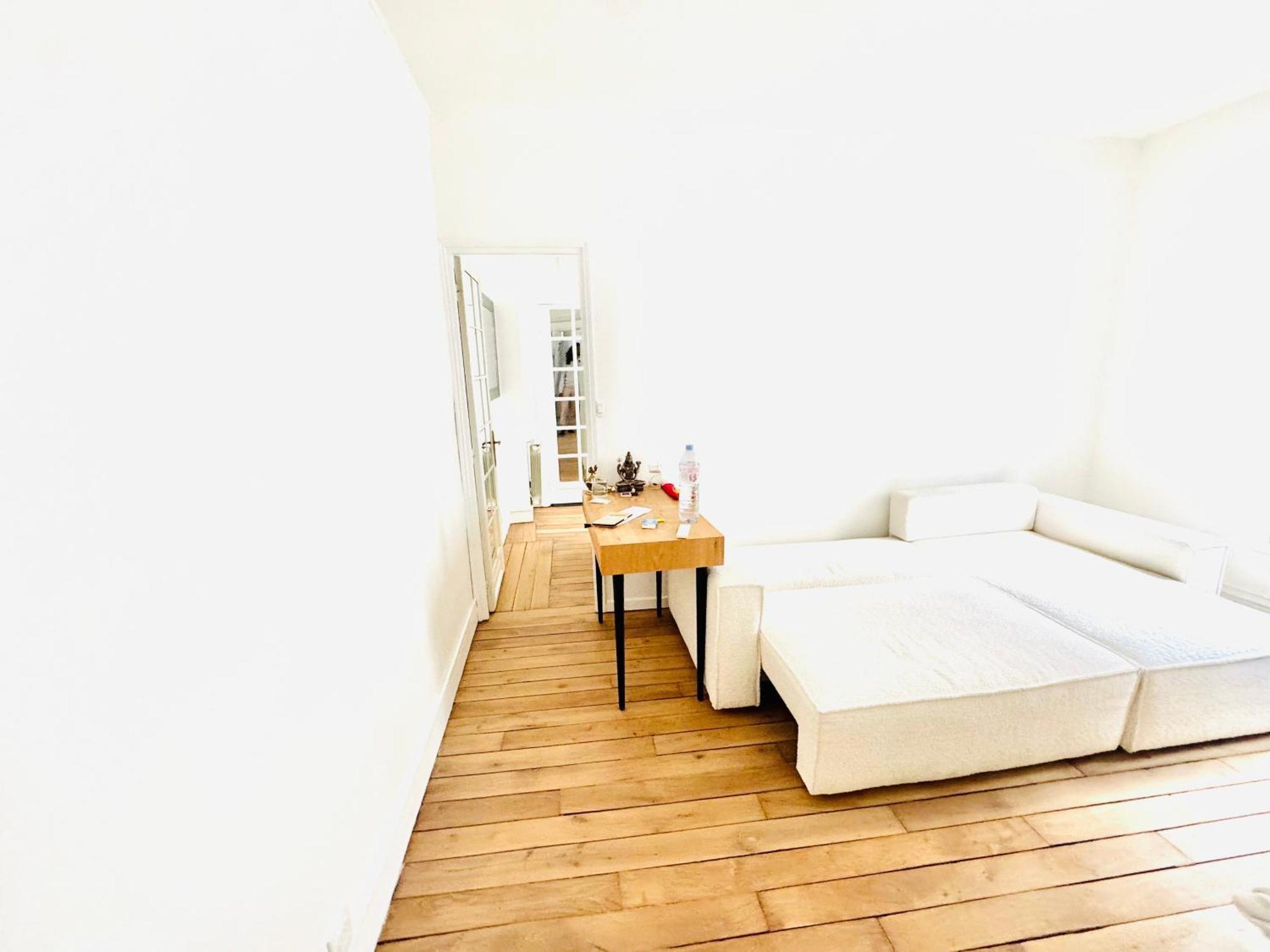 Elegant Area And Center Of * Paris
