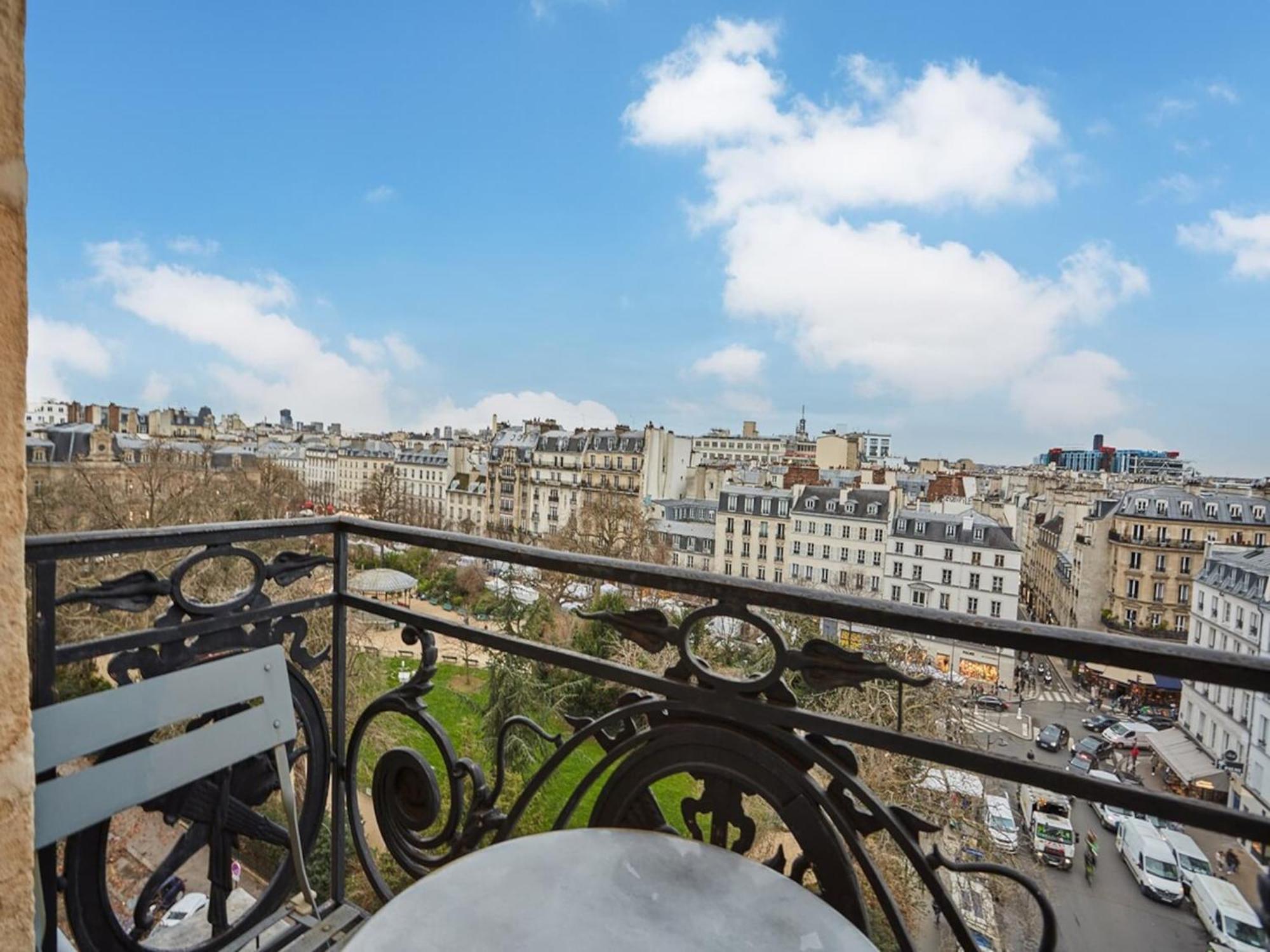 Sublime Center Of Le Marais Paris