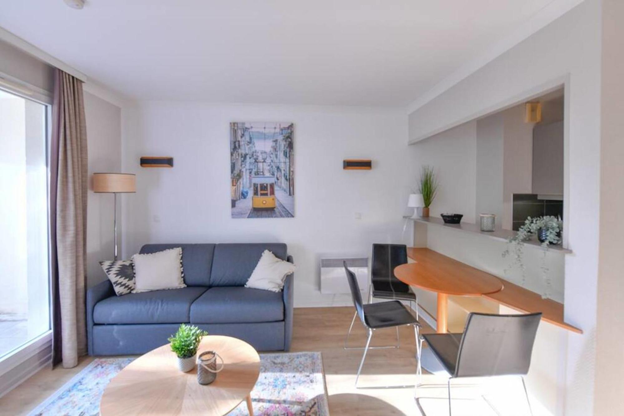 Cosy With Balcony Near Buttes Chaumont Paris