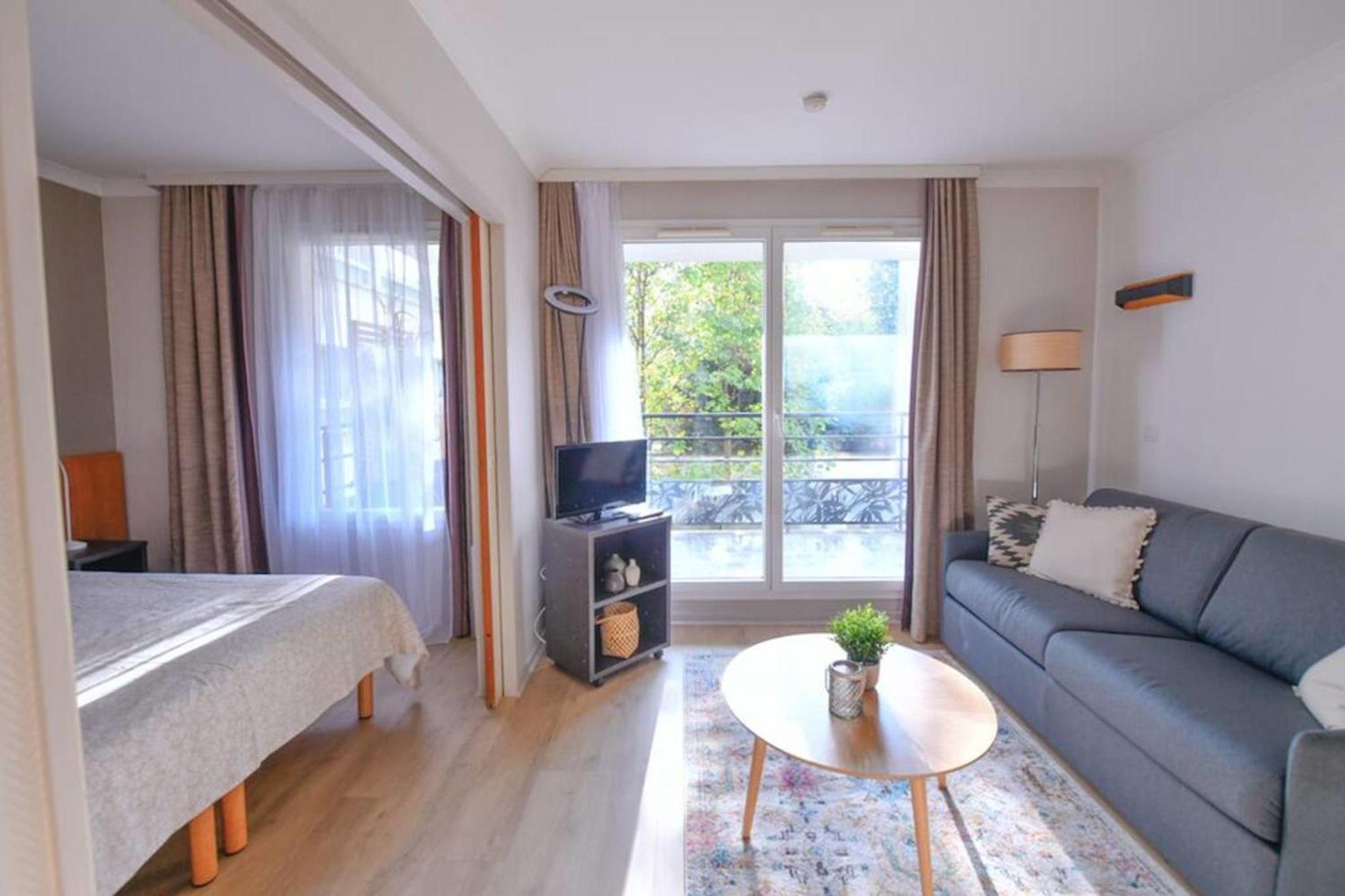 Cosy With Balcony Near Buttes Chaumont *