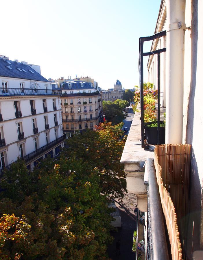 Lumineux Avec Balcon Au Coeur De * Paris