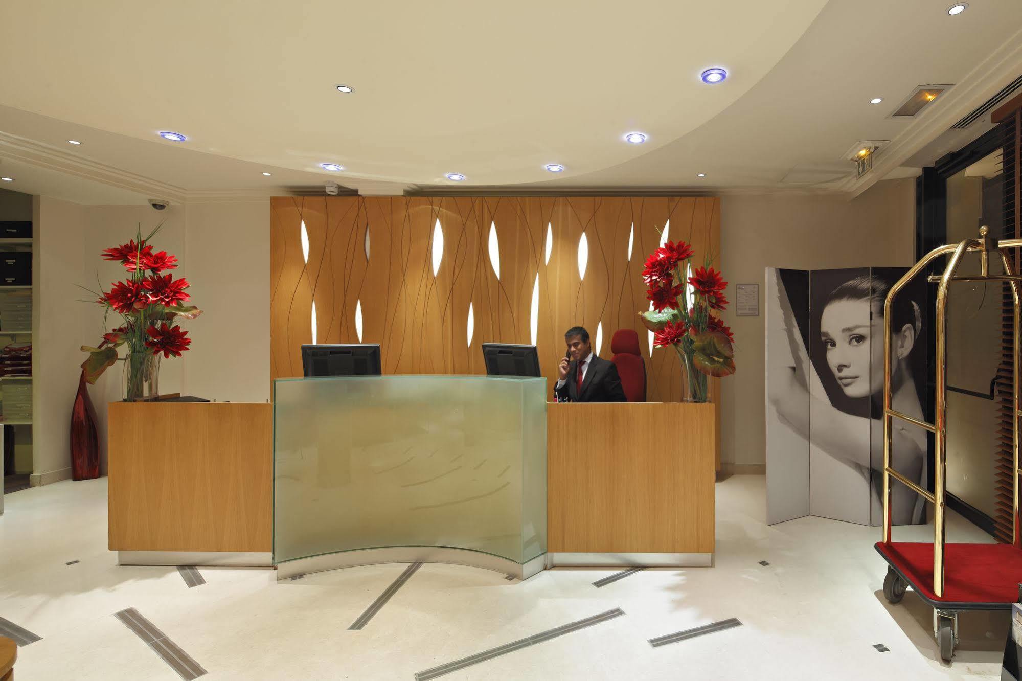 Westside Arc De Triomphe Hotel