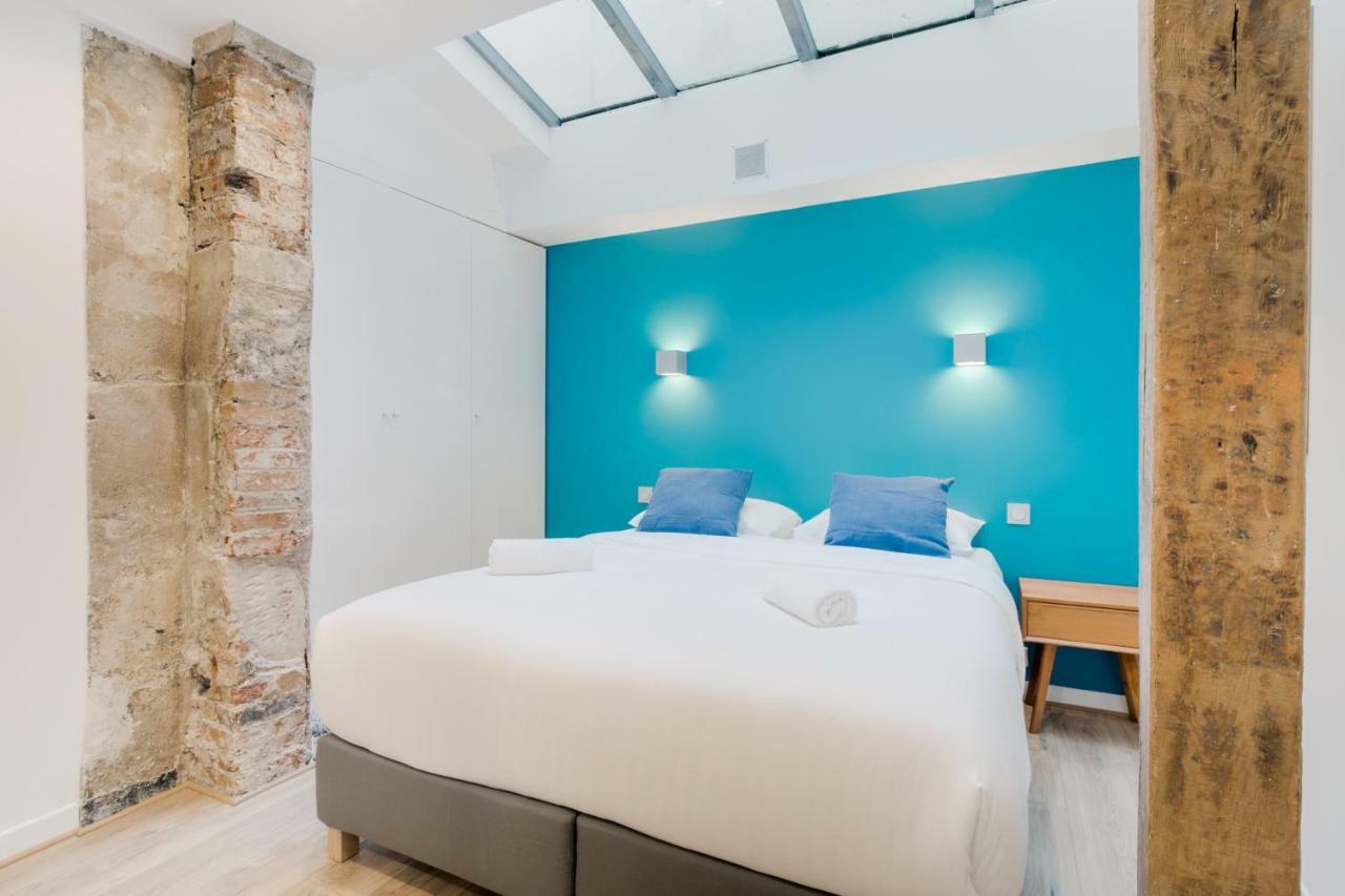 Loft Design For 8 People In Heart Of Apartment *
