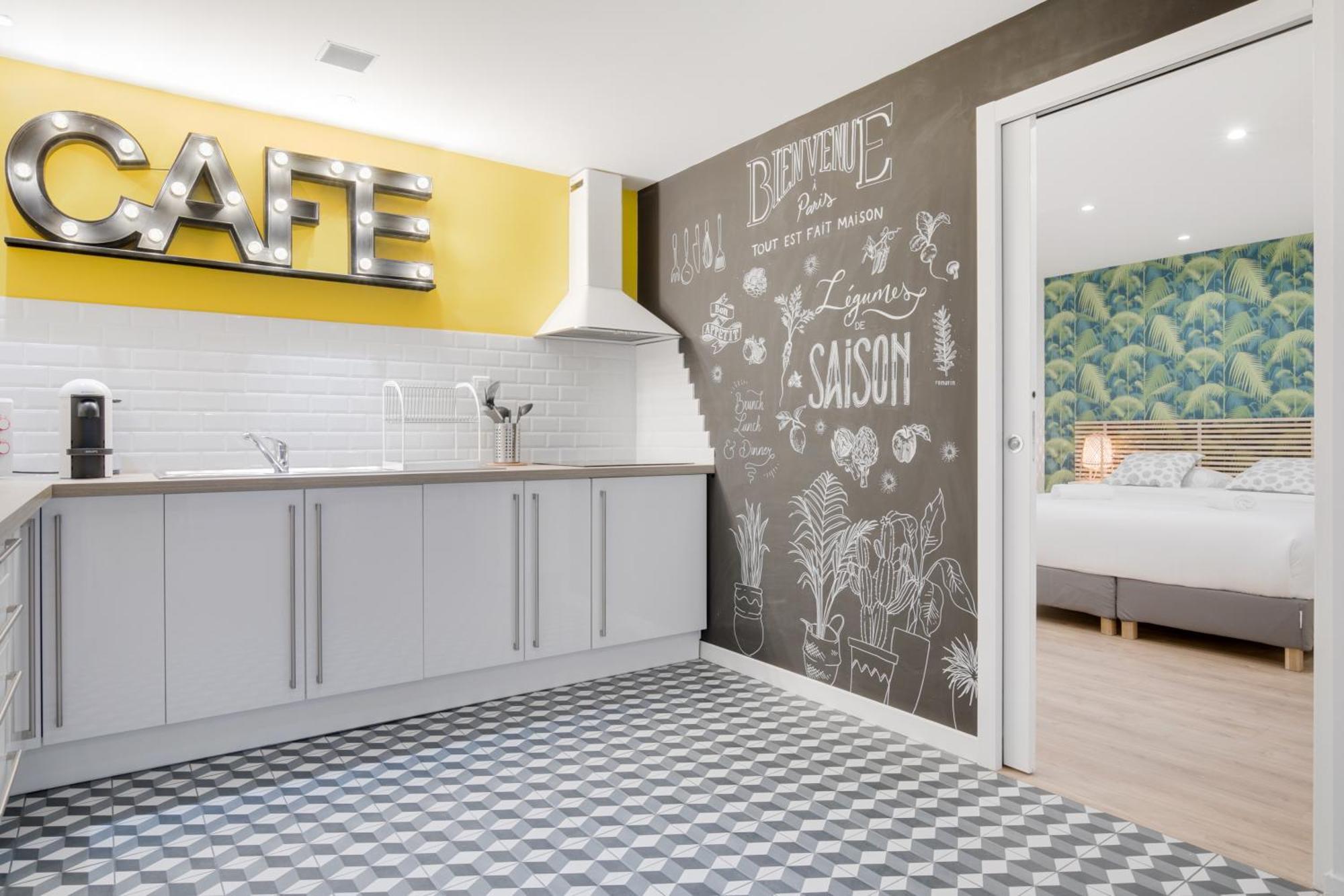 Loft Design For 8 People In Heart Of Apartment *