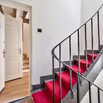 New And Bright Studio In The Heart Of Paris