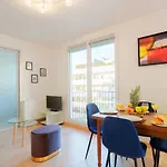 Eiffel Tower View - Private Apartment