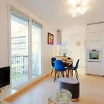 Eiffel Tower View - Private Apartment