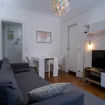 BRIGHT cocoon for 2 near the Sacré Coeur