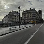 Cosy 2 Pieces Typiquement Parisien A Notre-Dame