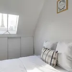 Superbe appartement rénové sur les toits de Paris avec vue sur la Tour Eiffel