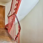 Cosy And Bright Apartment Located In Paris 18