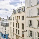 Cosy And Bright Apartment Located In Paris 18