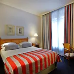 Royal Hotel Paris Champs Elysées
