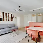 Pick A Flat\'S Apartments In Saint-Lazare - Rue De Londres