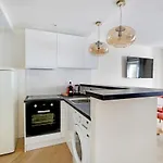 Pick A Flat\'S Apartments In Saint-Lazare - Rue De Londres