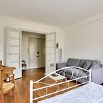 Bright Accommodation For 4 Near The Eiffel Tower