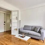 Bright Accommodation For 4 Near The Eiffel Tower