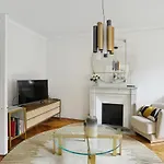 2 Bedroom Luxurious Apartment Next To Arc De Triumphe