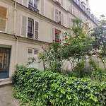 Cozy Apartment With A Garden View In The 17Th Quartier