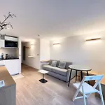 Parisian Home I118944I1 Chambreimontmartre-Pigalle
