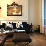 Montmartre Parisian Apartment - Full 51 M2