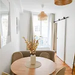 We Parisian The Marais Cozy Home