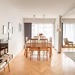 Eiffel Tower - 2Br With Balcony - Cityapartmentstay