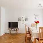 Eiffel Tower - 2Br With Balcony - Cityapartmentstay