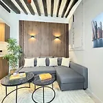 Chic Louvre Apartment