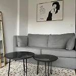Confortable Studio Canal St Martin