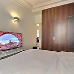 Luxury 3 Bedrooms Apartment Near Champs Elysees