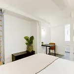 Nice Apartment Renovated And Bright Street Side
